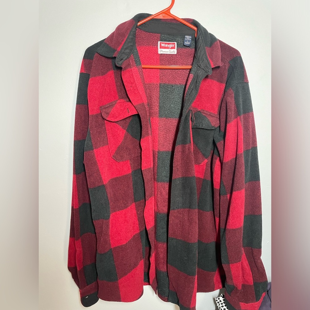 Wrangler size large black and red ❤️